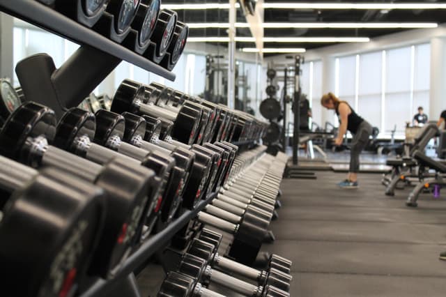 Ausgestatteter Trainingsraum für das persönliche Training